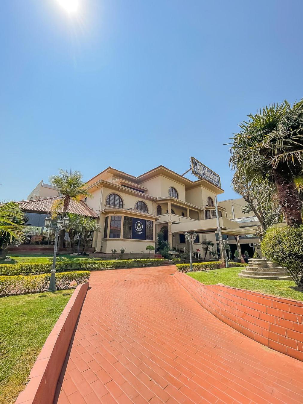 Avanti Hotel & Convention Center Cochabamba Exterior photo